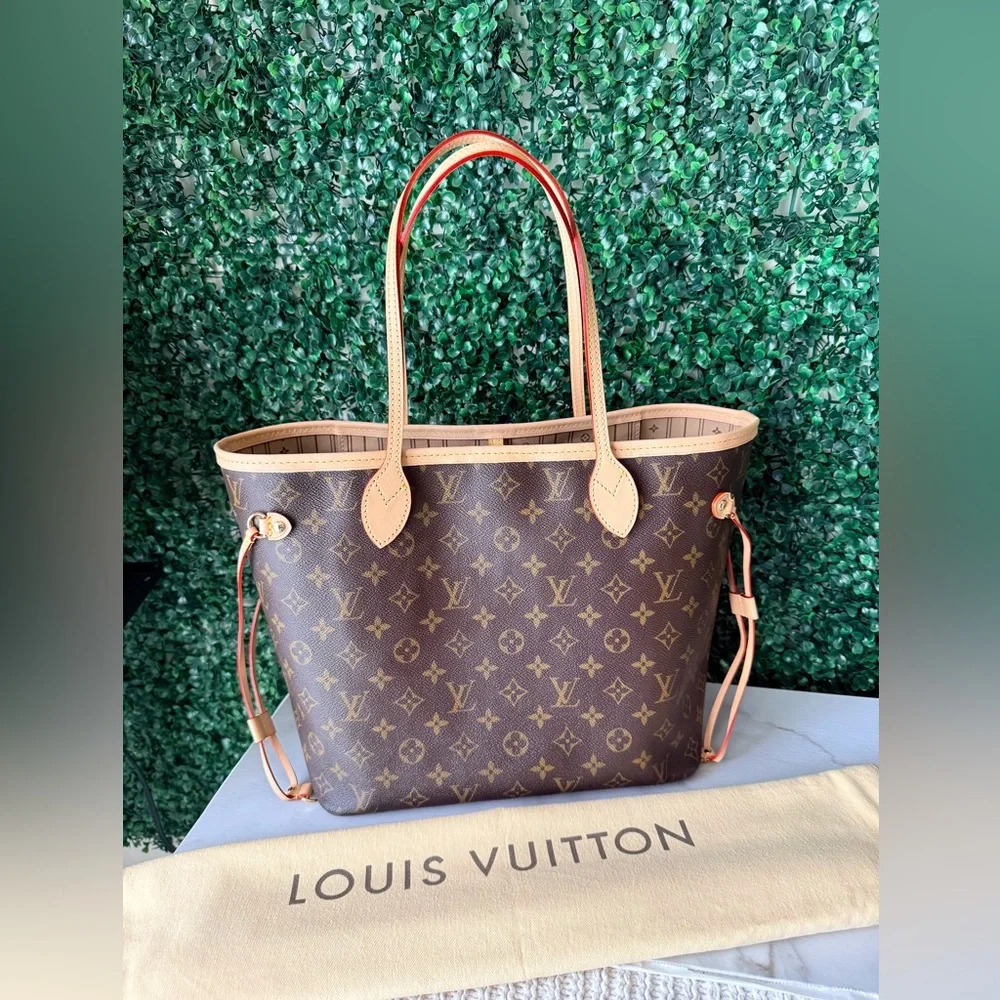 Louis Vuitton Monogram Neverfull MM Tote Bag with Brand New Leather and COA